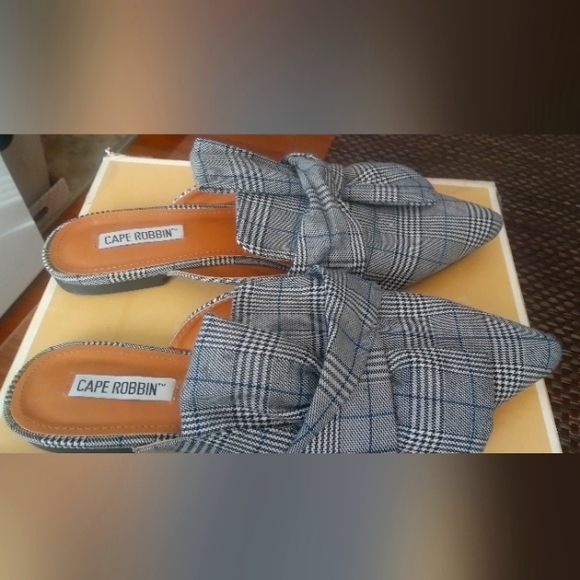 EUC CAPE ROBBIN HOUNDSTOOTH PRINT MULES - Picture 1 of 2